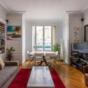 Veeve - Balcony Bliss steps from the Bois de Boulogne