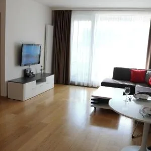 Panorama City Apartment with Free Parking
