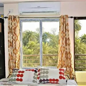 Pretty Garden View, 3BHK Furnished Flat near Kashi Vishwanath Temple