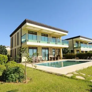 Gold City Premium Private Pool Villa with Free Aqua Park