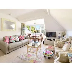Rainbow 4BR duplex & luxury Spa option
