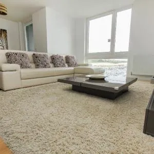 Orion Marina Sea View - Parking - by Brighton Holiday Lets