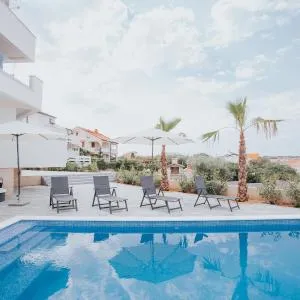 Apartments Pool Villa Aldura