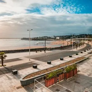 Sandybanks Loft - Penthouse Seaview Apartment on Promenade, Torquay