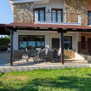 Villa Kristin 2 - Great Location, Sea Views, BBQ