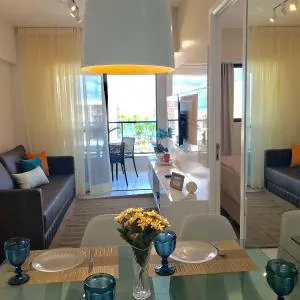 LUXO 710-Quarto e Sala com Varanda de frente Mar