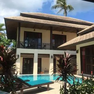 Large 4 bed villa short walk to Maenam beach