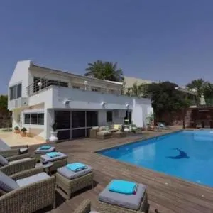 Villa with heated pool and Jacuzzi Sea View 300m Front of the Beach