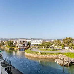 Trendy Get-Away On The Canals