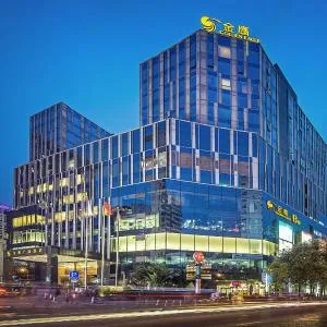 Golden Eagle Summit Hotel