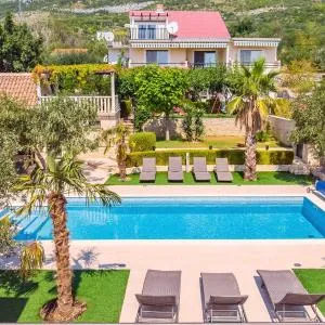 Villa Paula with 7 bedrooms, heated 36sqm private pool, Jacuzzi, Gym and sea views