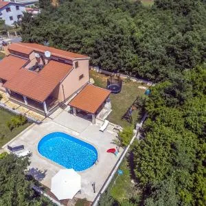 Luxury experience in Villa Lucia with heated pool and Play station 4