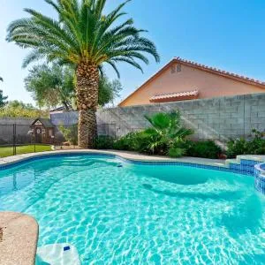 5 Bedrooms Luxury Home, Pool, Playground, BBQ, WiFi & Games
