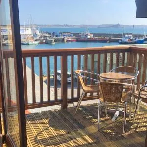 Penthouse 3 - Spacious Harbourside Apartment with Stunning Sea Views
