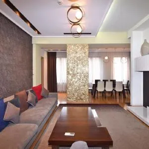Northern Avenue - Teryan crossroads 3bedroom Grand Duplex TT444