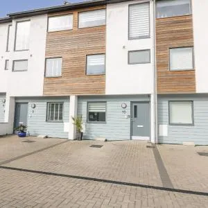 10 Quay Court
