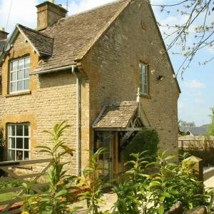Honeysuckle Cottage, STOW ON THE WOLD