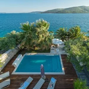 Luxury Beachfront Villa Sunshine Trogir with private heated pool and sauna at the beach in Trogir - Seget Vranjic