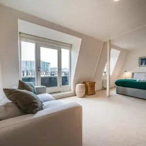 Stunning 2BR Penthouse Loft in Cathedral Quarter