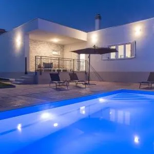 Villa Emanuela with heated private pool, BBQ