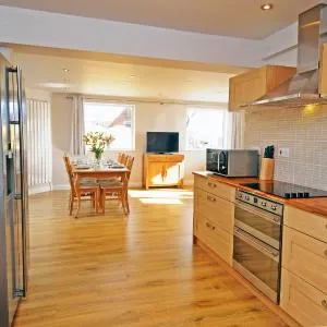 Rugby Field Cottage Whitby with off-street parking