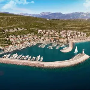 Lustica Bay