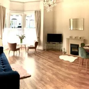 Mostyn Villa Free Private Parking
