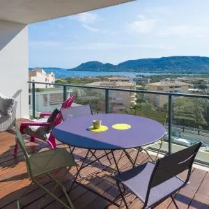 Superbe appartement vue mer idéalement situé à 750m des commerces et du centre historique de Porto-V