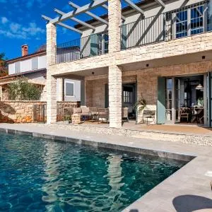 Villa Art Renata with Pool, Sauna & Hot tub