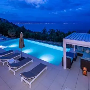 Villa Aura Caesar - 5 Bedroom villa - Ultra modern and luxurious - Stunning sea and town views