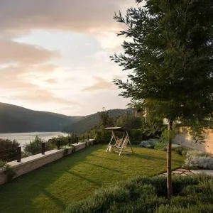 Villa Labin Waterfront - Stunning Sea Views - Jacuzzi - Sauna - Pool Table