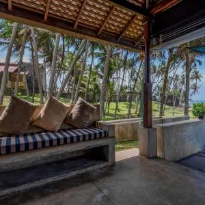 Rakuen Beach Villa