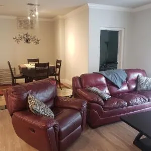 Yes it's right 2 suites and 3 bath in the Heart of San Diego FB2