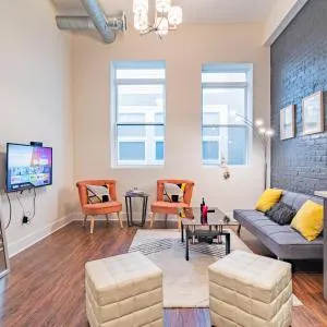 McCormick Place modern and cosy 420 friendly gem on Michigan avenue with optional parking for 6 guests