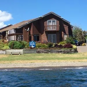 Cascades Lakefront Motel