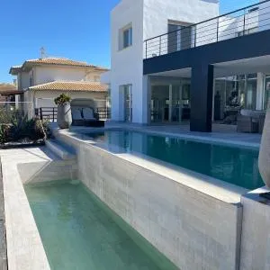 VILLA MANELS