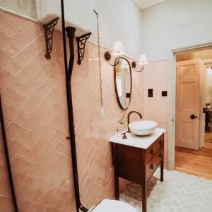 ch1 boutique stays - queen suite
