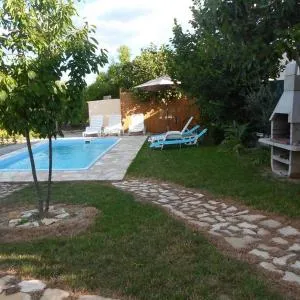 Apartment Ivana with pool and parking