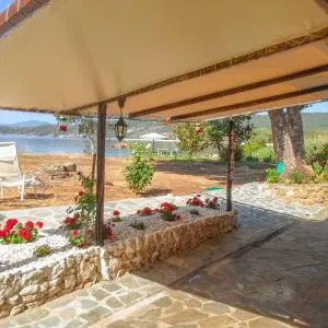 Wonderful stone house infront of the sea.