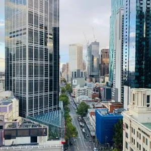 Melbourne CBD Empire Apartment