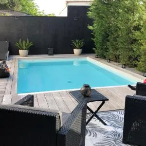 Maison 100m2 avec piscine chauffée de mi mai à mi oct en fonction du temps et température à Bordeaux Caudéran