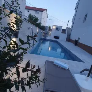Apartments Villa Rina- Heated salt water Pool