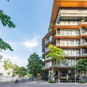 Moon West Lake Hotel & Residence