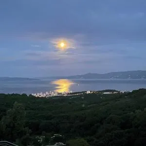 Terra Magica Deluxe Apartment & Room with Private Parking, Terrace and Sea View