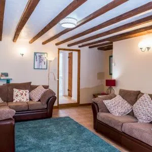 Pass the Keys Cosy 2 bed Cottage with outdoor seating area
