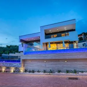Villa Marassi with Heated Pool, Hot Tub and Sauna