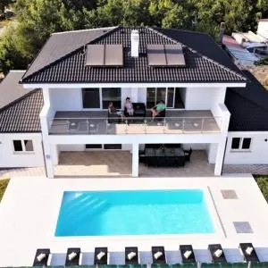 New Villa with Pool