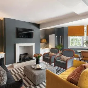 Central Apartment With Private Parking