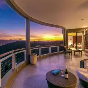Dazzling View, Knysna - Stunning holiday villa with roof deck & 360° views