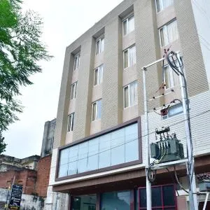 Click Hotel Yatharth Inn